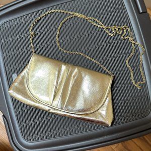 La Regale gold clutch